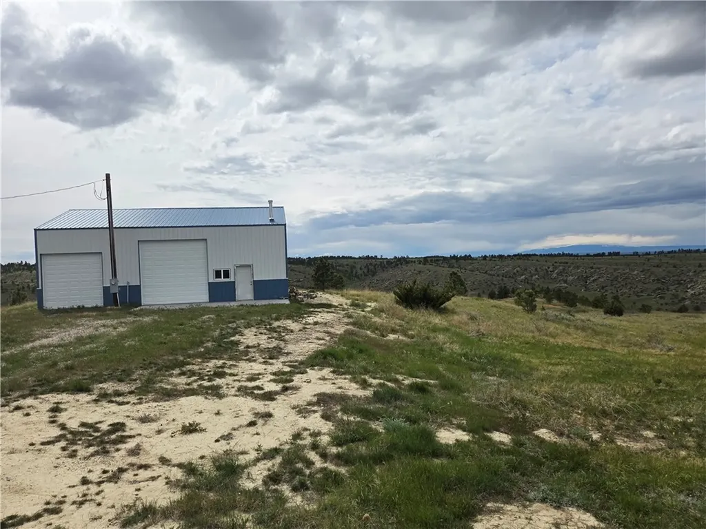 17 Grassland Way Roundup MT 59072
