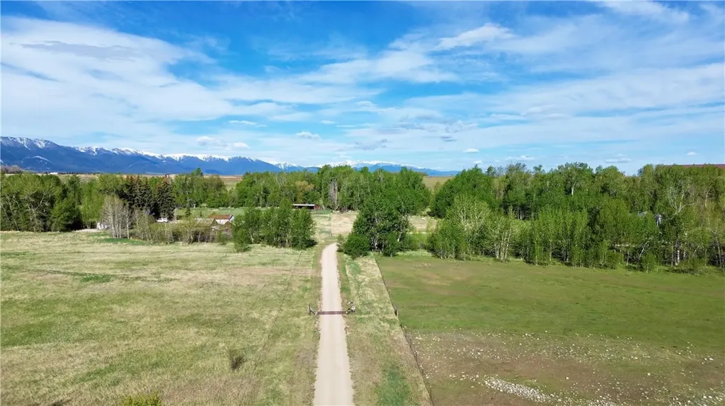 7543 Us Highway 212 Roberts MT 59070