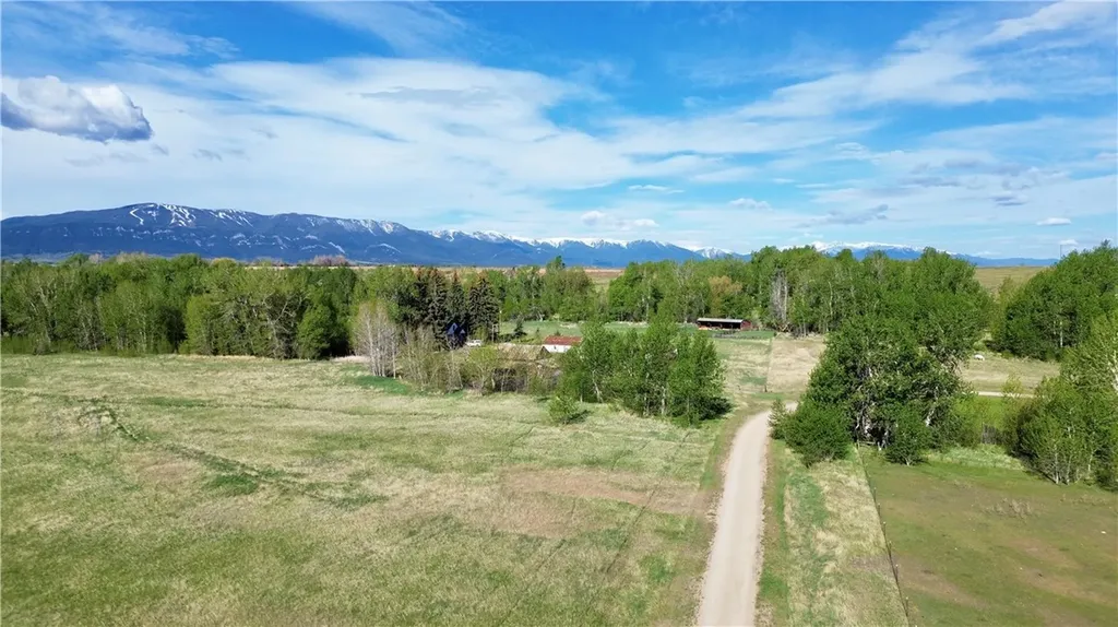 7543 Us Highway 212 Roberts MT 59070