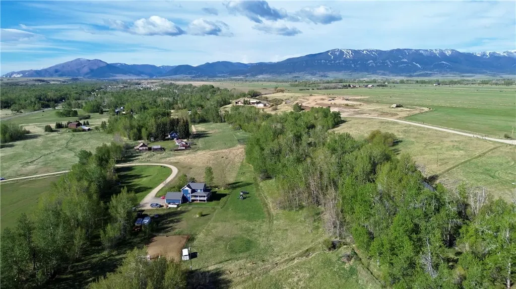 7543 Us Highway 212 Roberts MT 59070