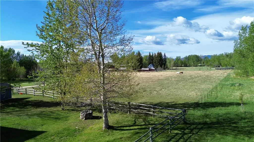 7543 Us Highway 212 Roberts MT 59070