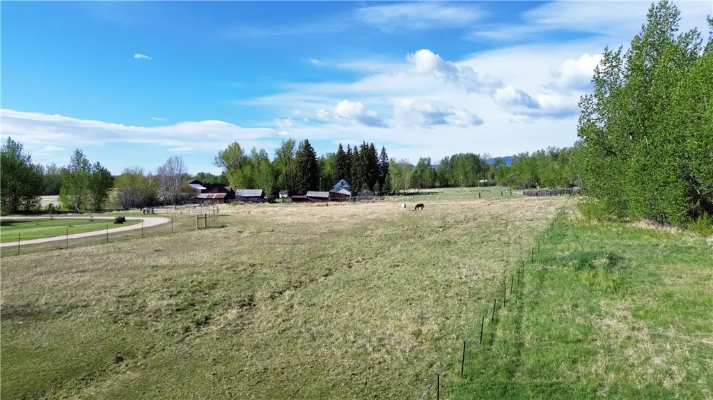 7543 Us Highway 212 Roberts MT 59070