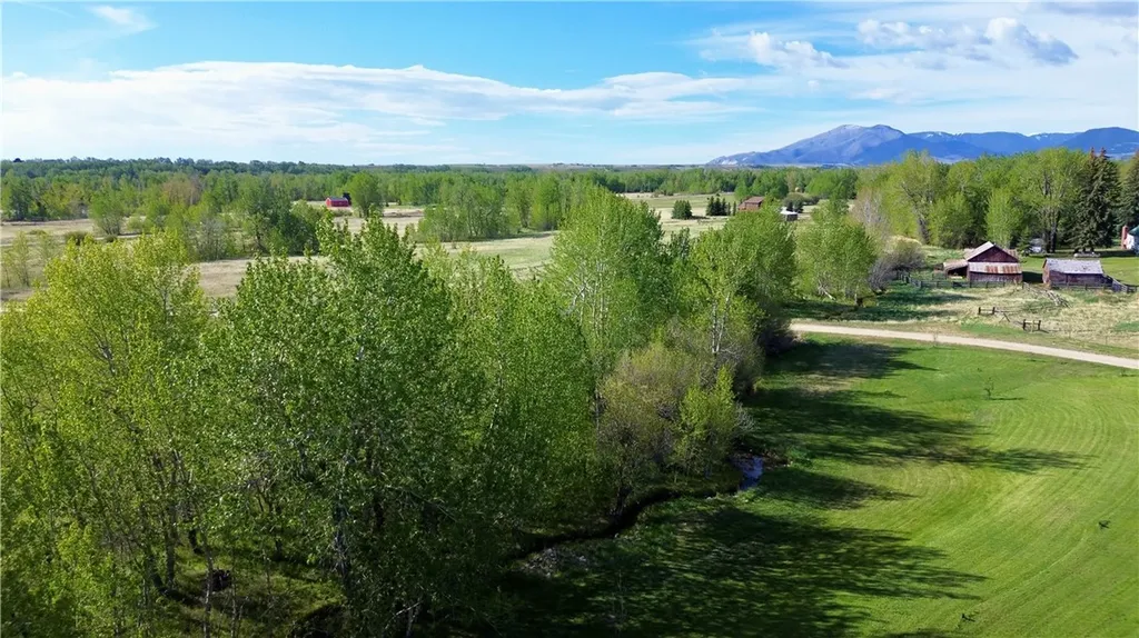7543 Us Highway 212 Roberts MT 59070