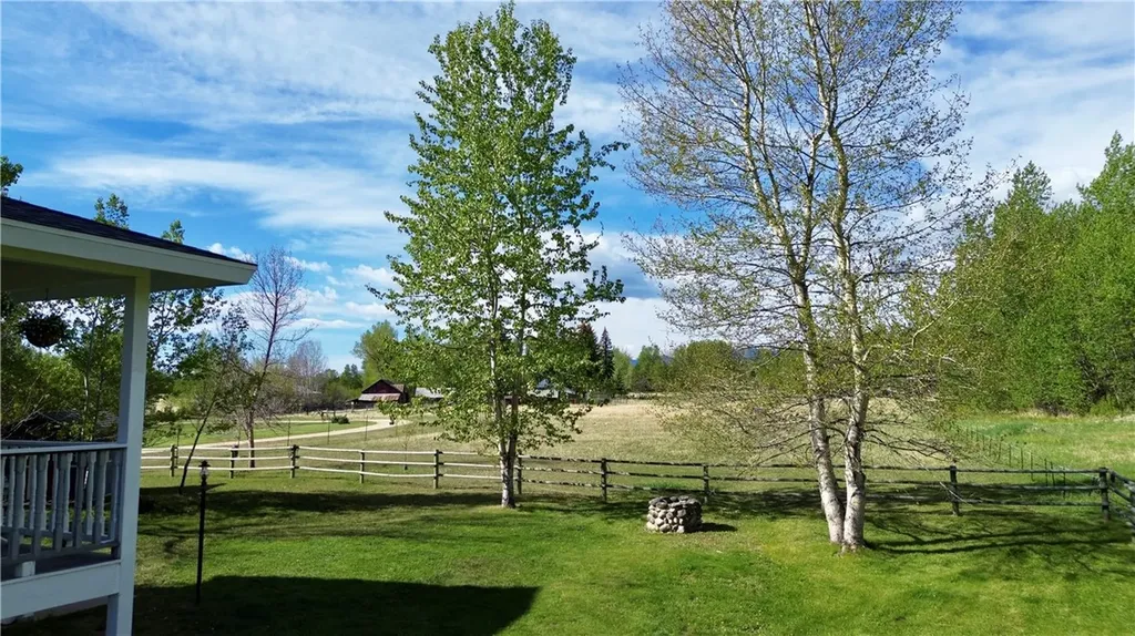 7543 Us Highway 212 Roberts MT 59070