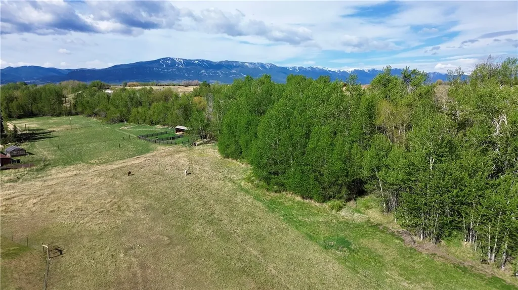 7543 Us Highway 212 Roberts MT 59070
