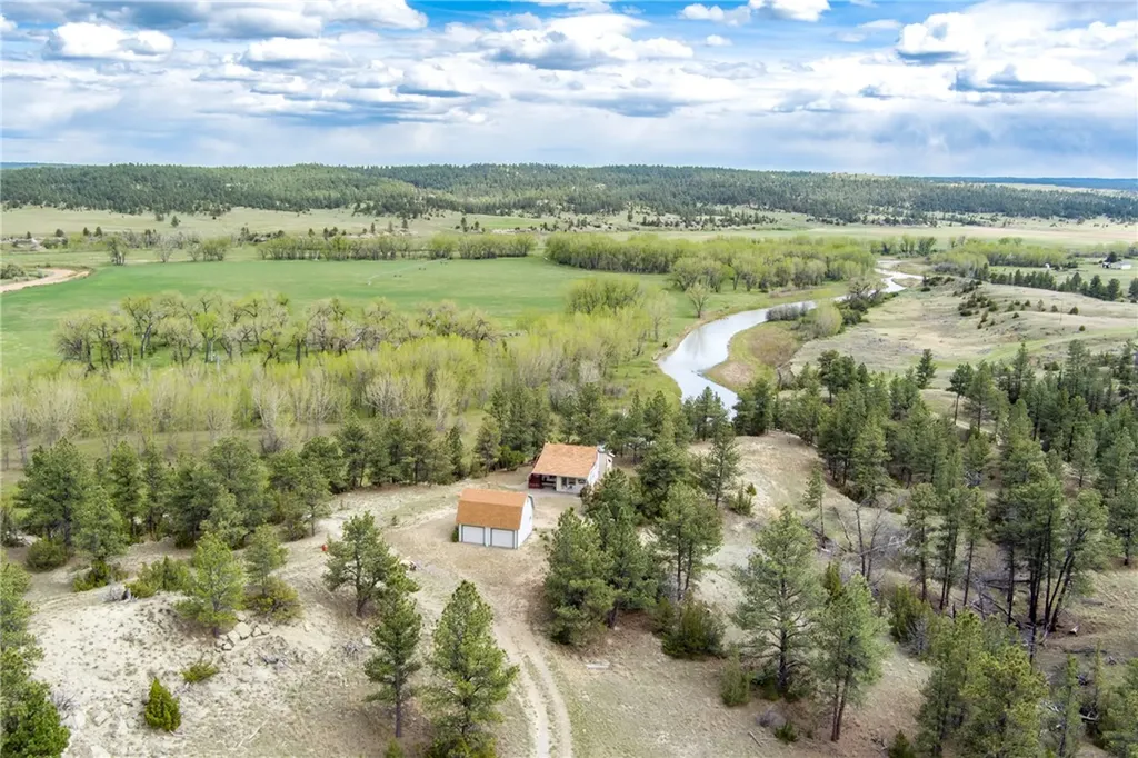 322 Bundy Road Lavina MT 59046