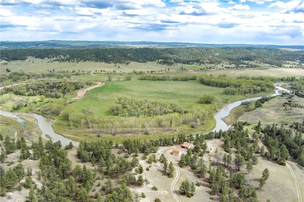 322 Bundy Road Lavina MT 59046