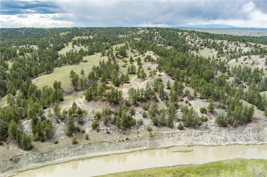 322 Bundy Road Lavina MT 59046
