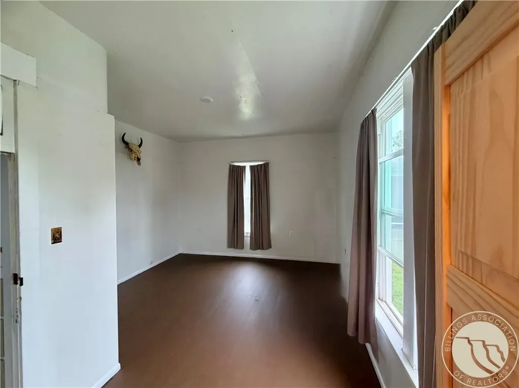 242 N 13th Avenue Forsyth MT 59327