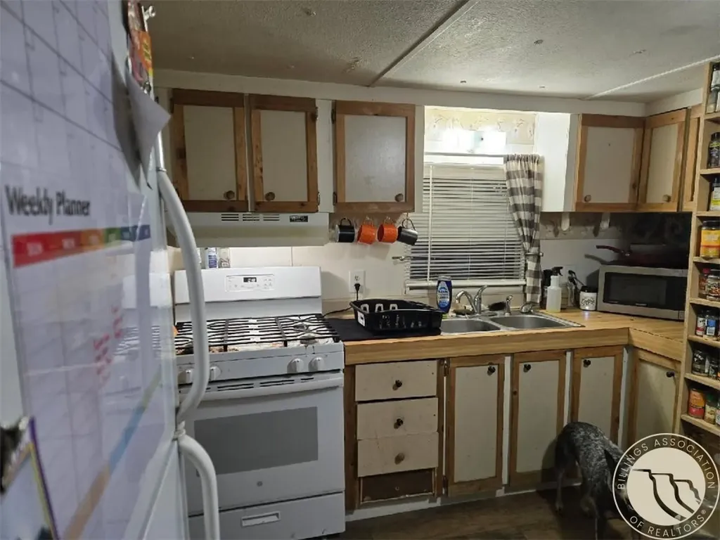1482 Ash Street Worden MT 59088