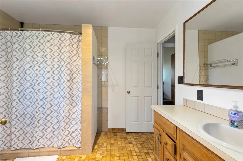 1679 Jute Street Huntley MT 59037