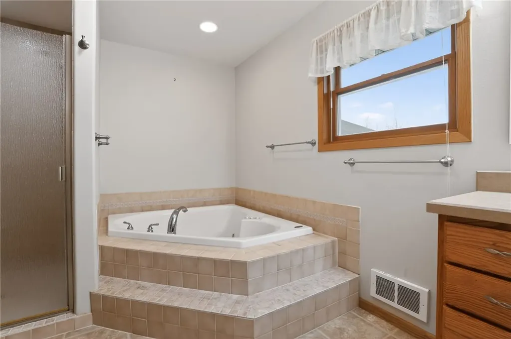 297 Paper Trail Lewistown MT 59457