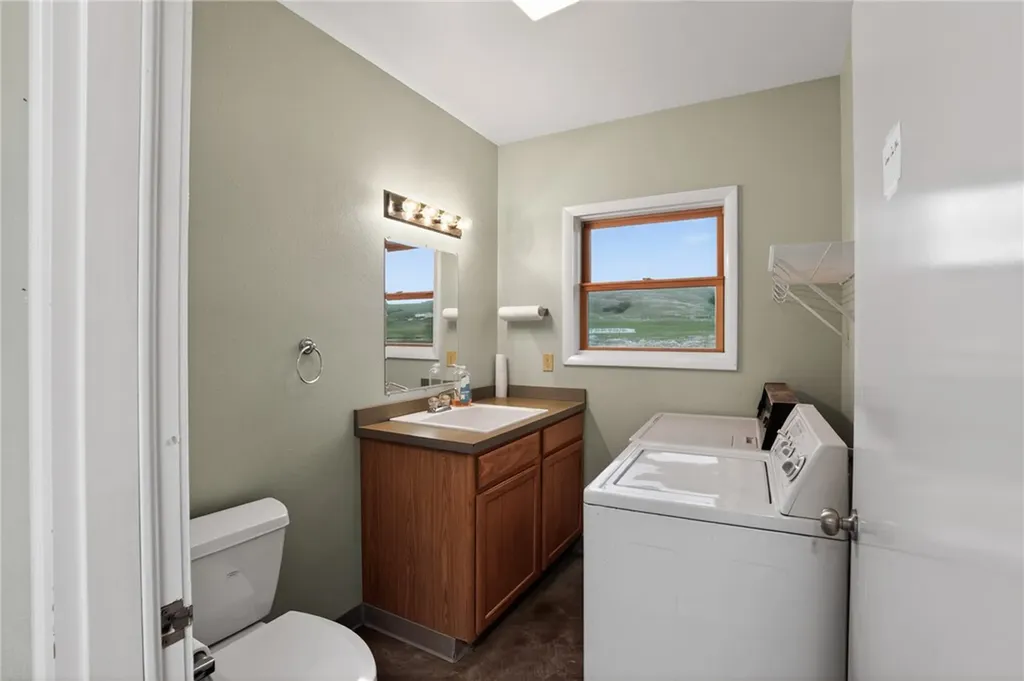 297 Paper Trail Lewistown MT 59457