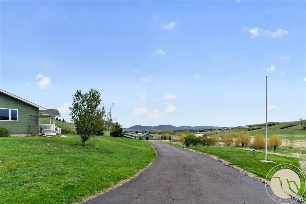 297 Paper Trail Lewistown MT 59457