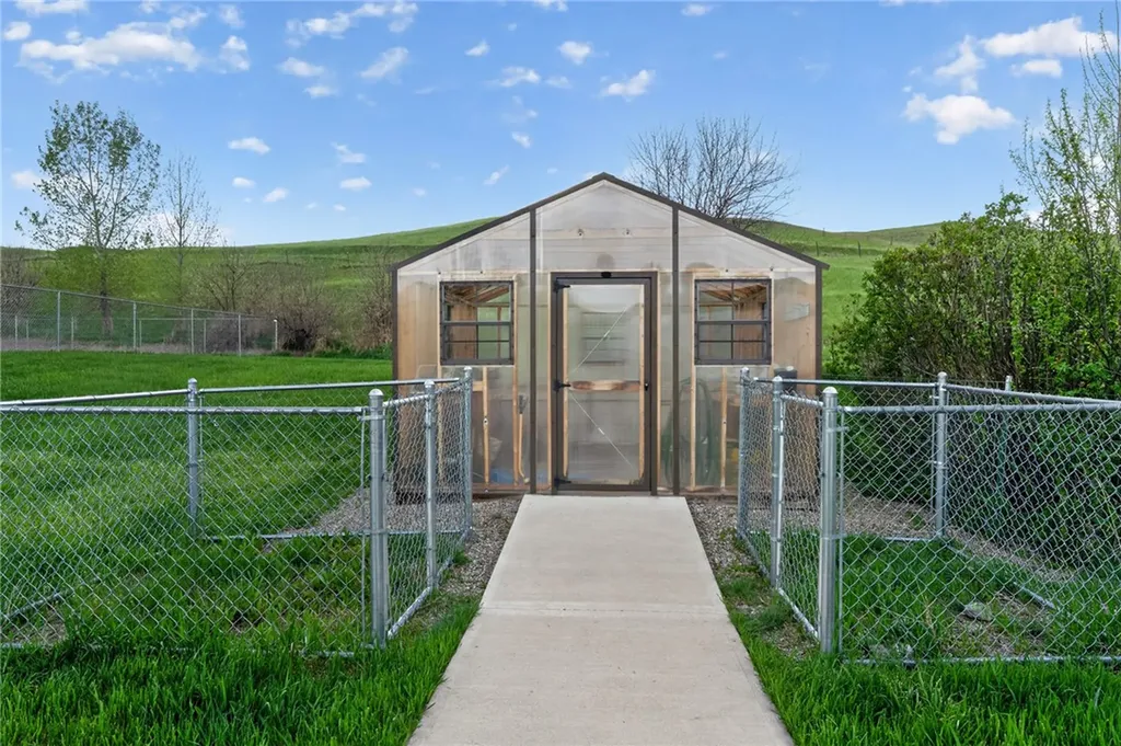 297 Paper Trail Lewistown MT 59457
