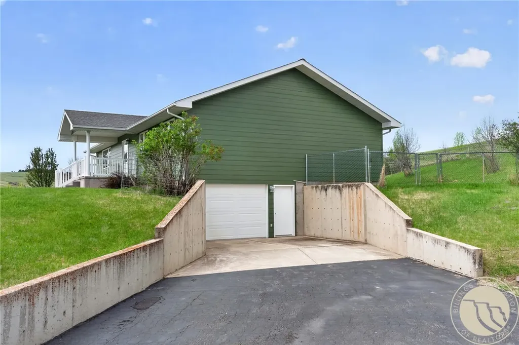 297 Paper Trail Lewistown MT 59457