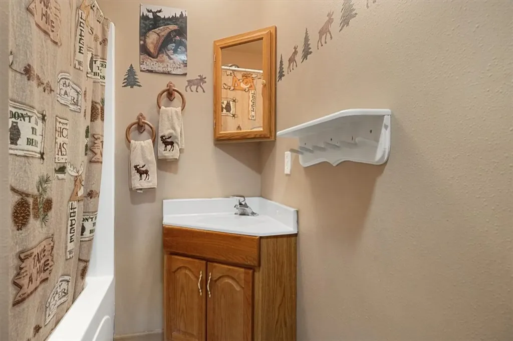 175 Benbow Road Fishtail MT 59028