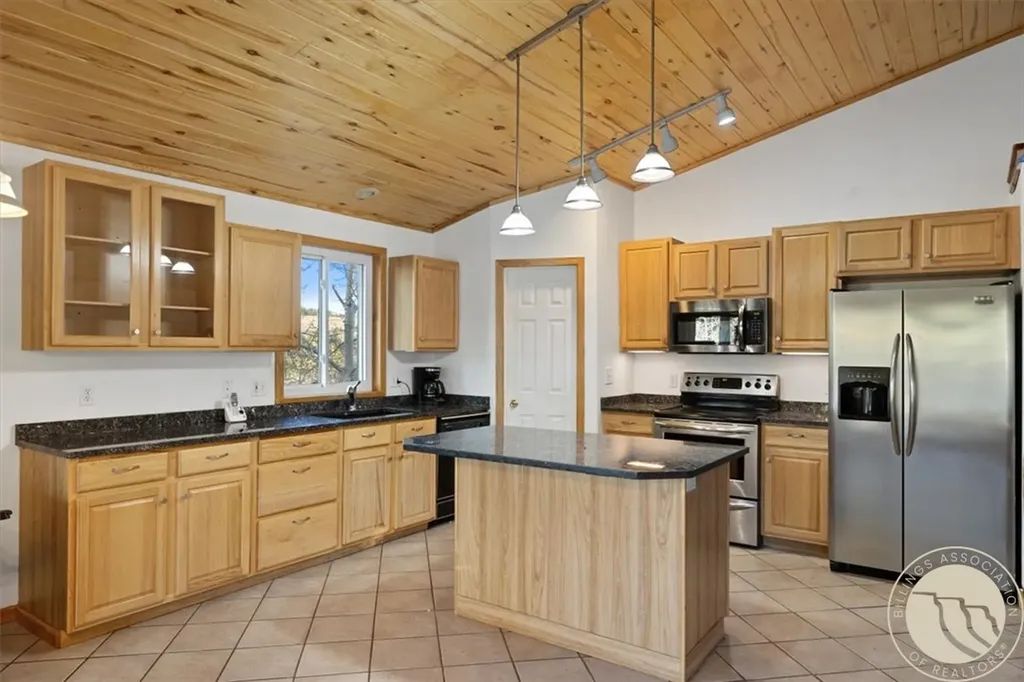 175 Benbow Road Fishtail MT 59028