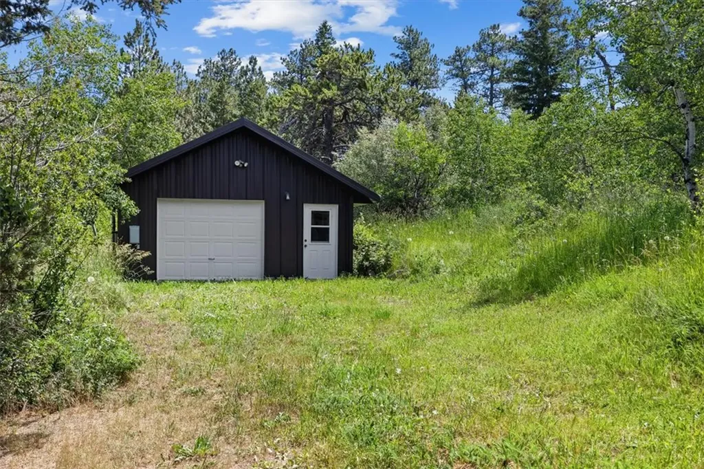 175 Benbow Road Fishtail MT 59028
