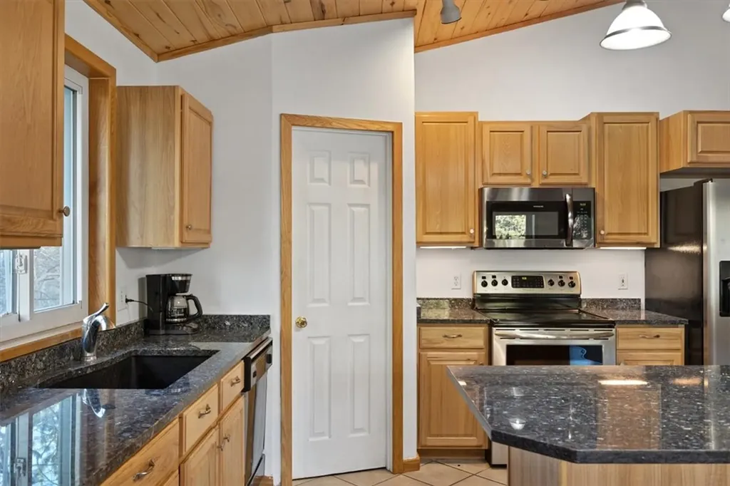 175 Benbow Road Fishtail MT 59028