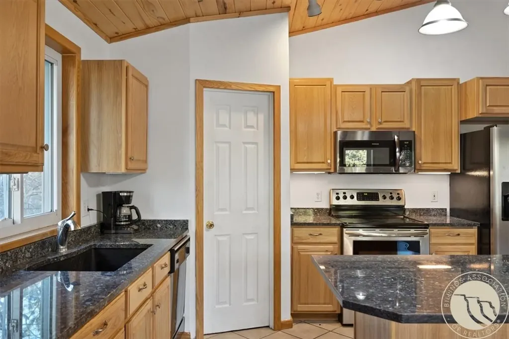 175 Benbow Road Fishtail MT 59028