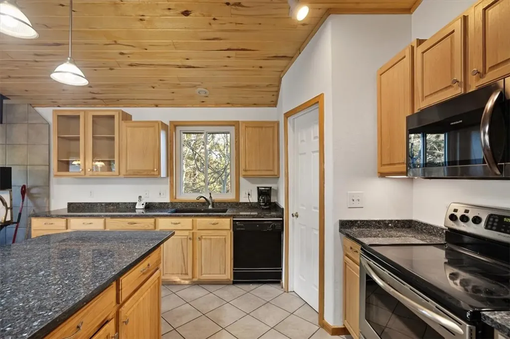 175 Benbow Road Fishtail MT 59028