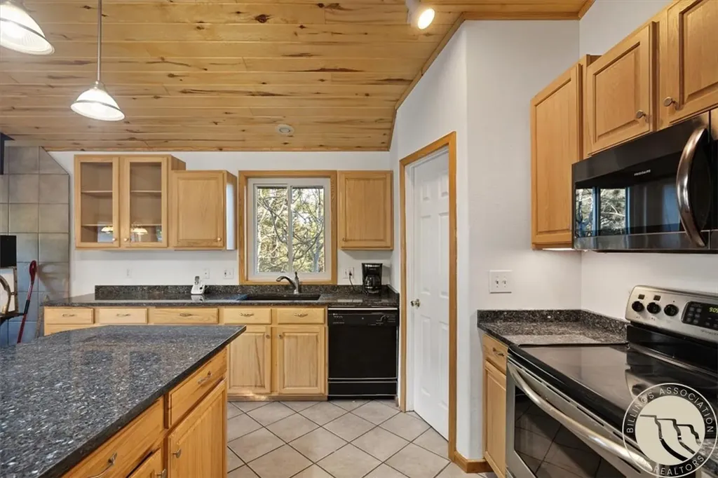 175 Benbow Road Fishtail MT 59028