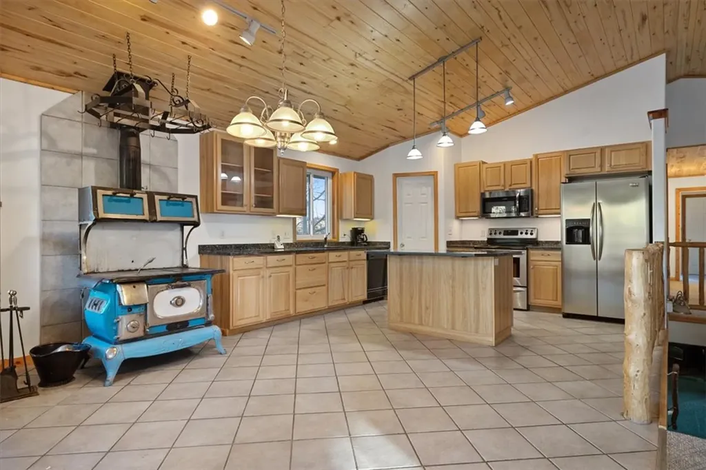 175 Benbow Road Fishtail MT 59028