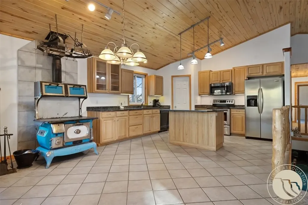 175 Benbow Road Fishtail MT 59028