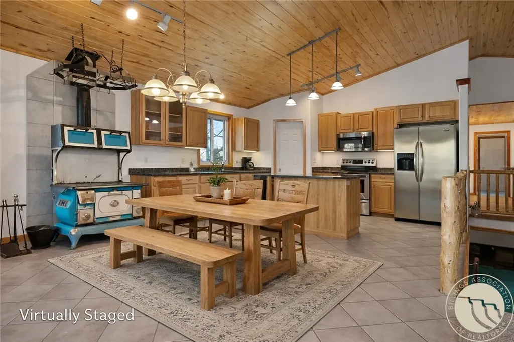 175 Benbow Road Fishtail MT 59028