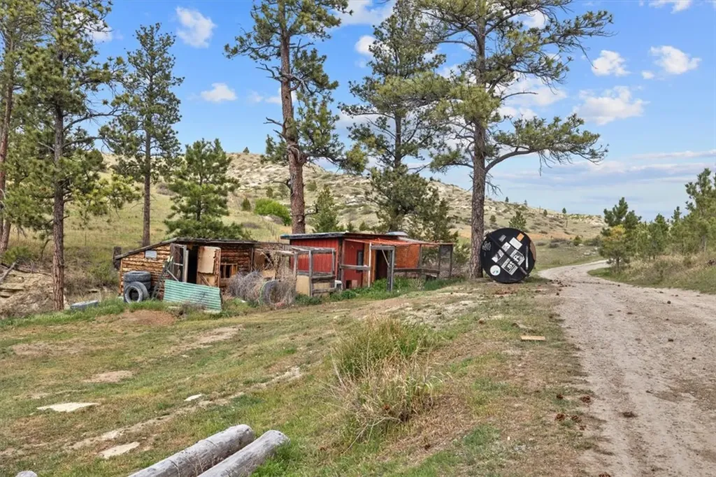78 Rocky Top Road Roundup MT 59072