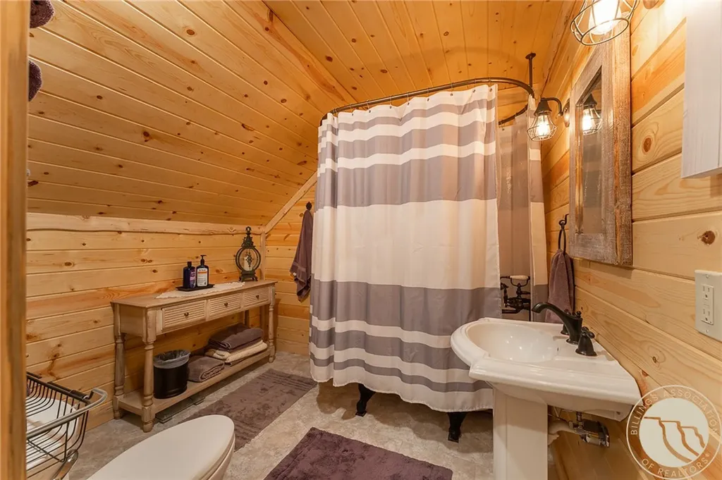21 Delargo Lane Belfry MT 59008