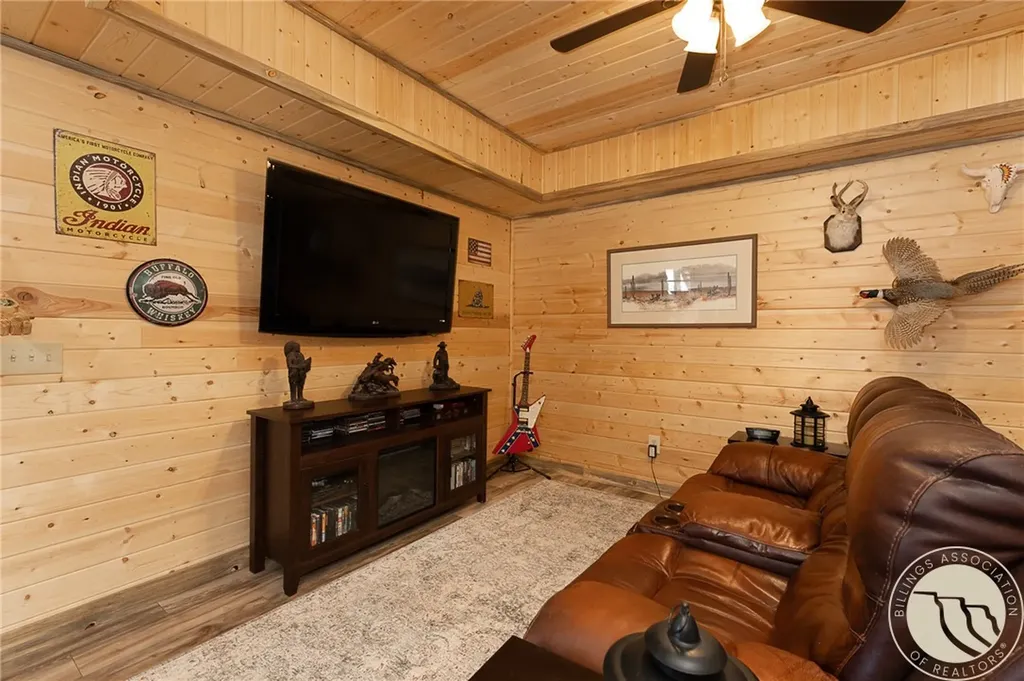 21 Delargo Lane Belfry MT 59008