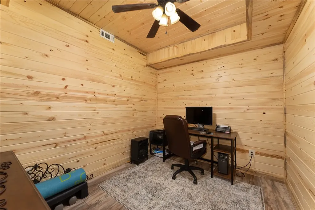 21 Delargo Lane Belfry MT 59008