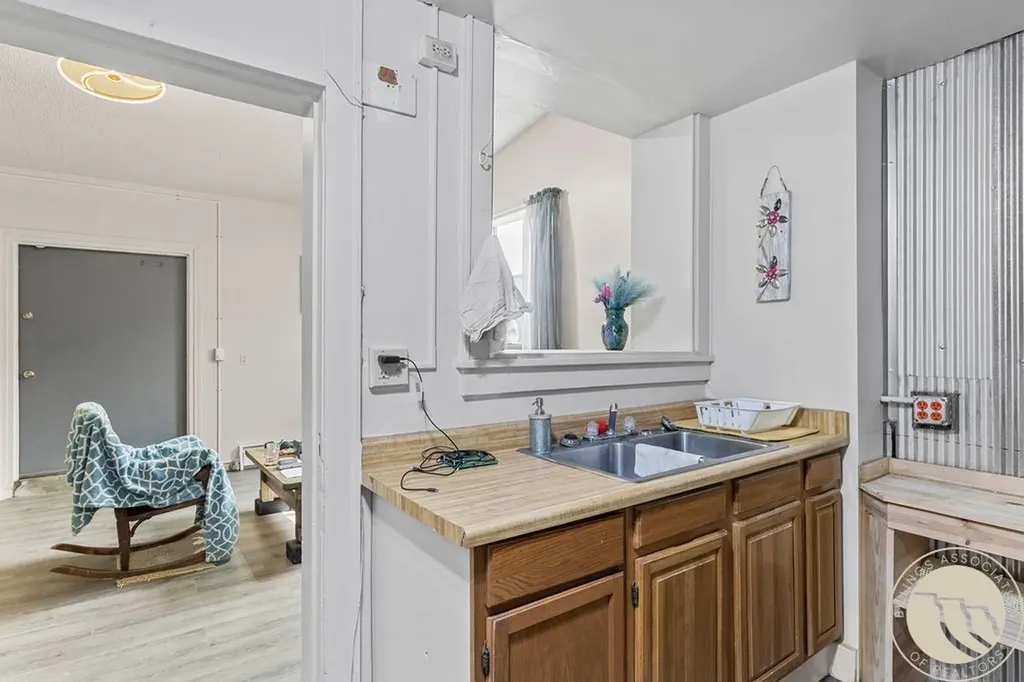 514 E Pike Avenue Columbus MT 59019