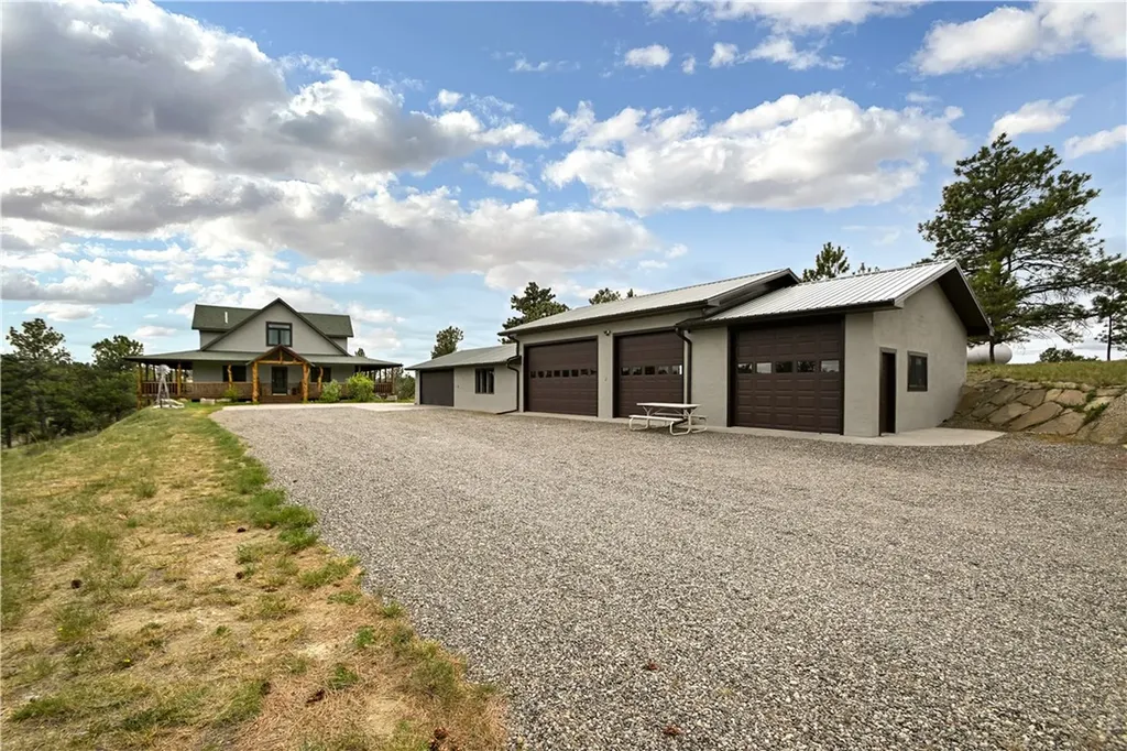 5750 Pleasant Hollow Trail Shepherd MT 59079