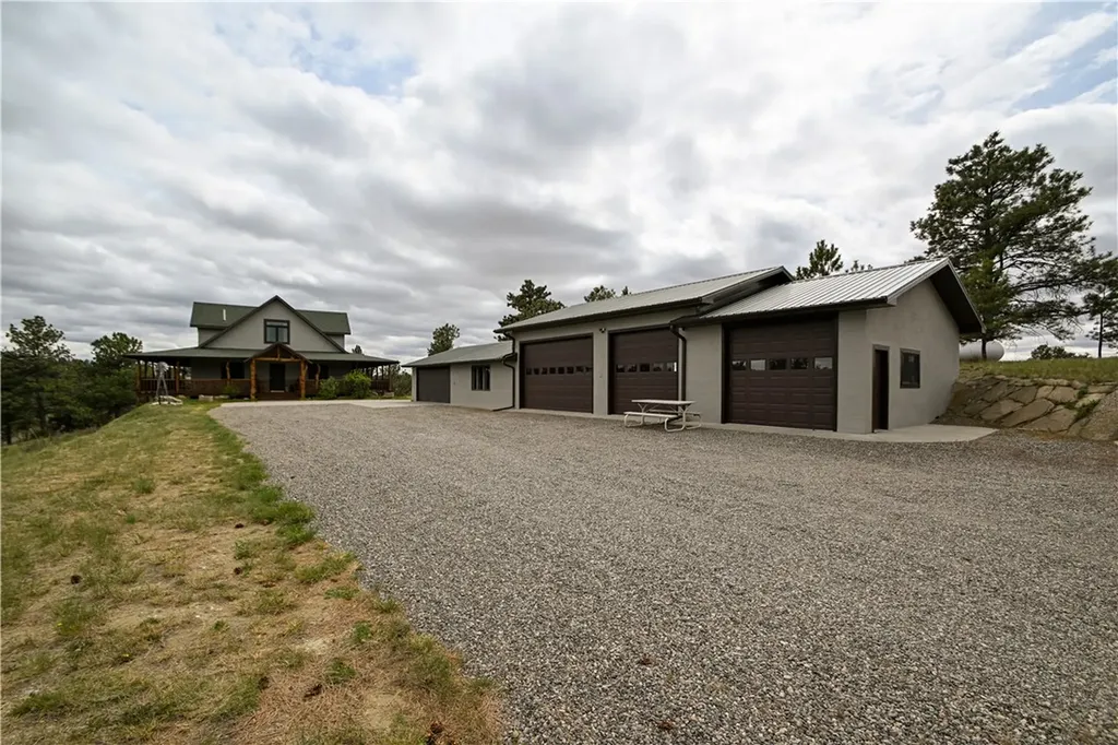 5750 Pleasant Hollow Trail Shepherd MT 59079