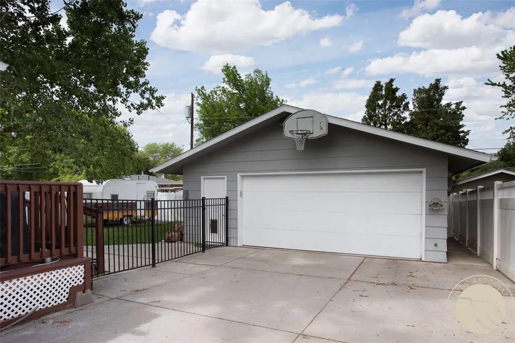 2527 Howard Avenue Billings MT 59102