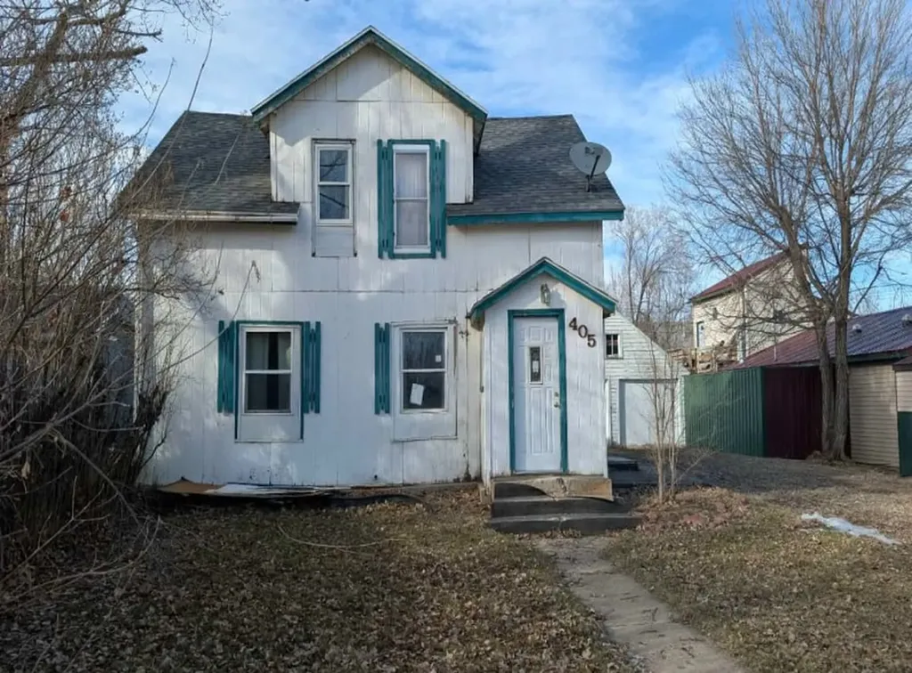 405 W 4th Street Fairview MT 59221