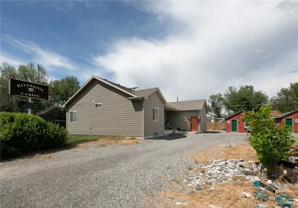 44 W Pike Avenue Columbus MT 59019