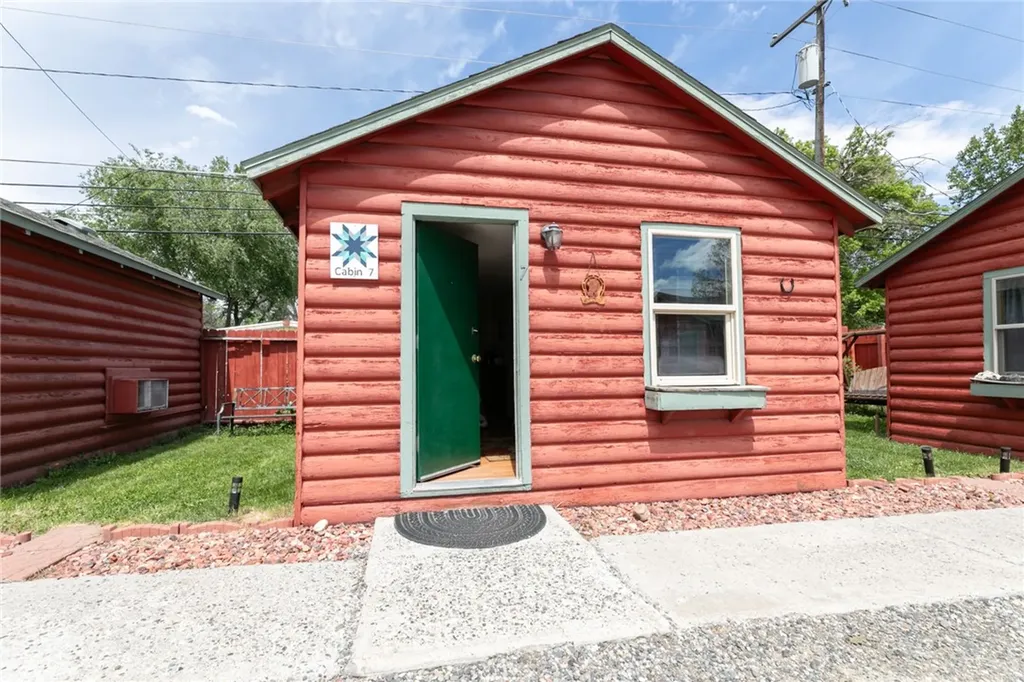 44 W Pike Avenue Columbus MT 59019