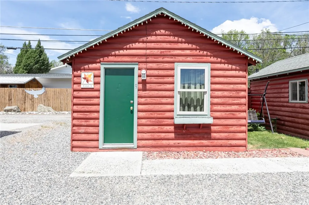 44 W Pike Avenue Columbus MT 59019