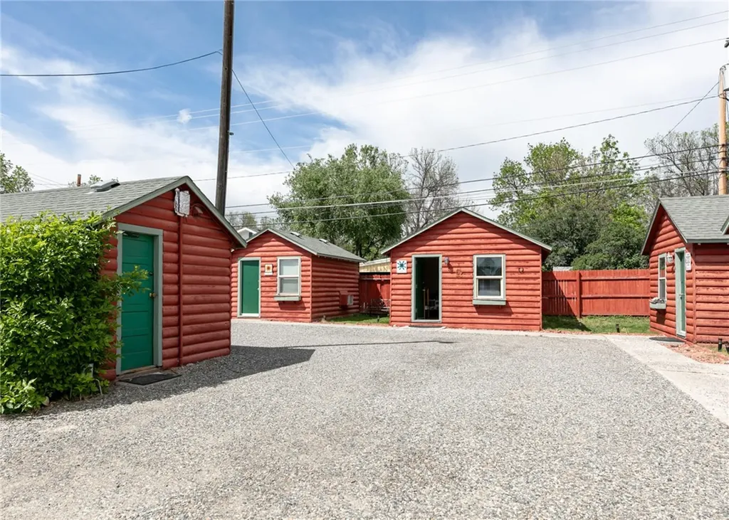 44 W Pike Avenue Columbus MT 59019
