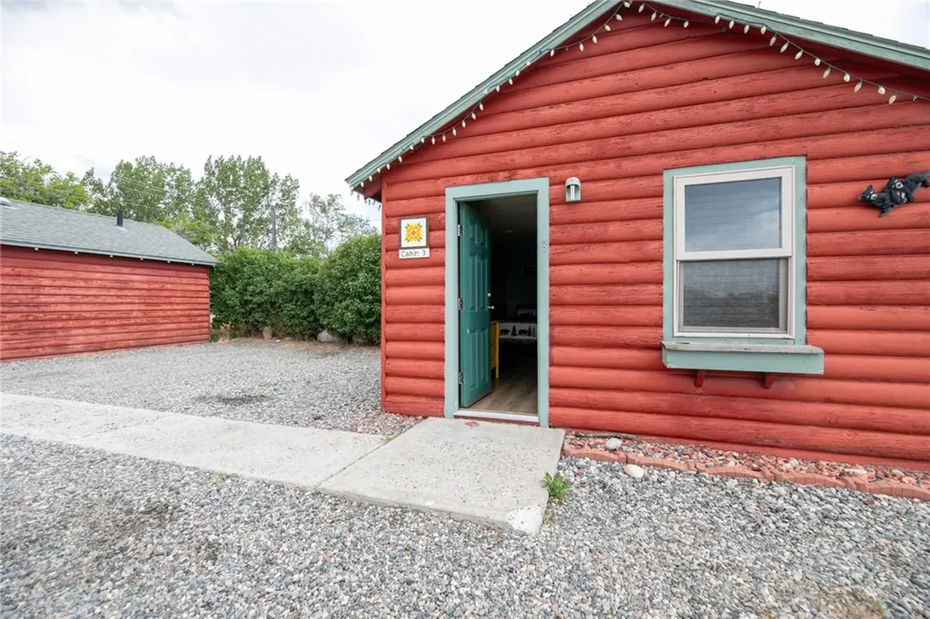 44 W Pike Avenue Columbus MT 59019
