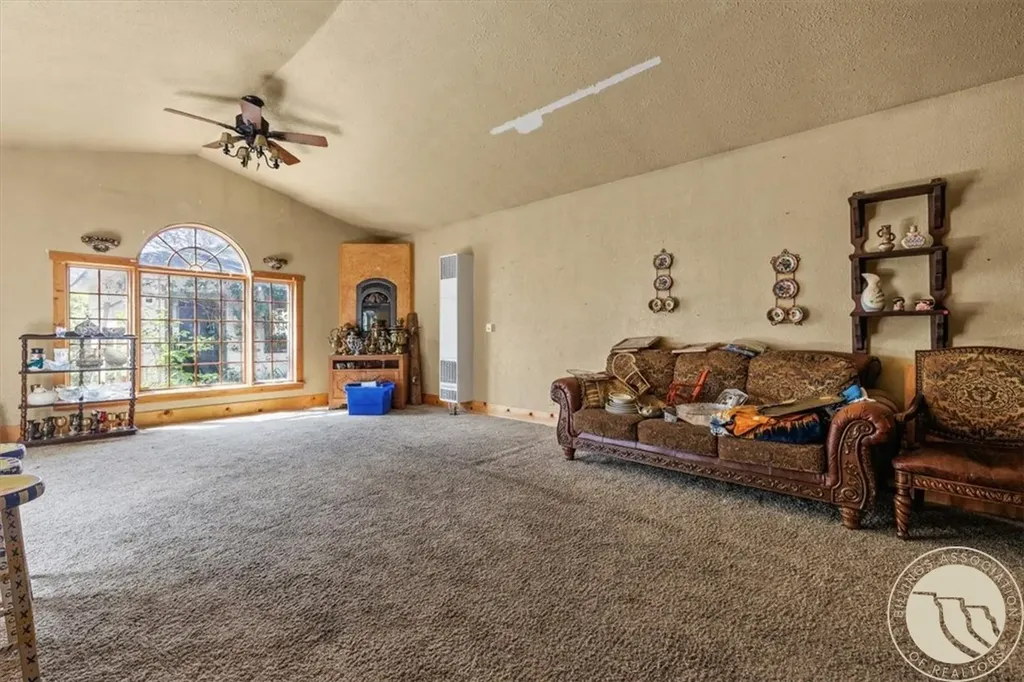 337 N 5th Street Columbus MT 59019