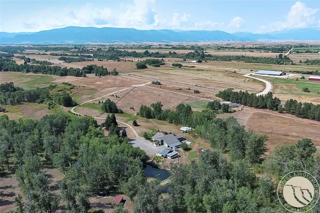 7734 Us Highway 212 Roberts MT 59070