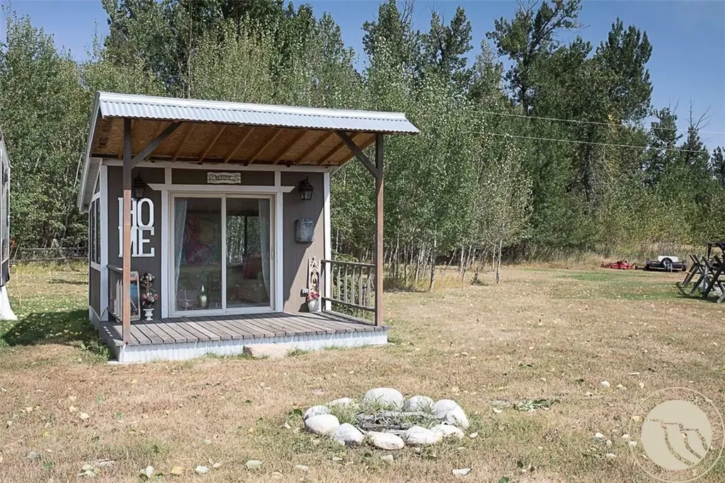 7734 Us Highway 212 Roberts MT 59070