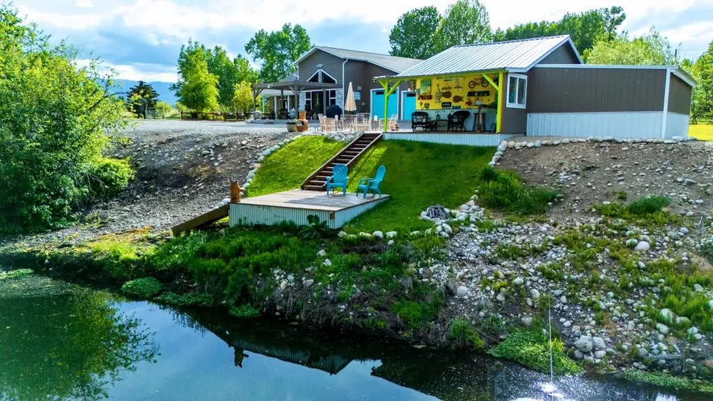7734 Us Highway 212 Roberts MT 59070