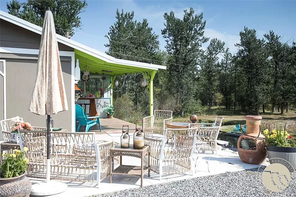 7734 Us Highway 212 Roberts MT 59070