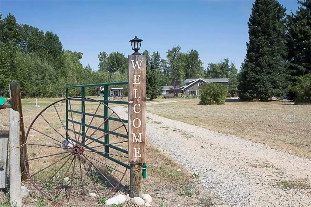 7734 Us Highway 212 Roberts MT 59070